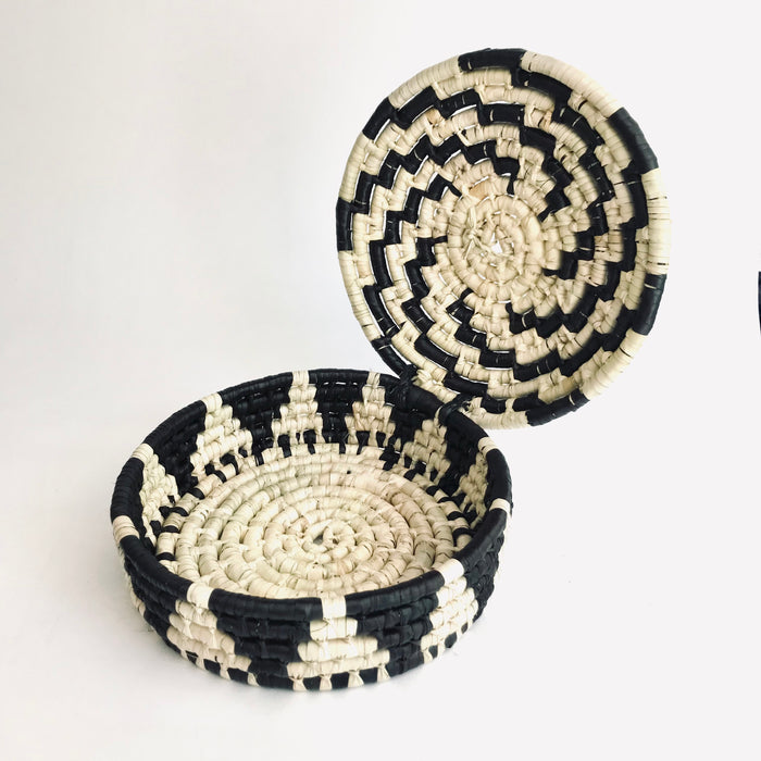Black & White Palm Fiber Tortillero / Bread Basket - Spiral - Medium