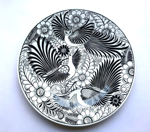 Mexico 1492: The talented young artisan Isabel from Guerrero created this amazing, large, black and white serving plate, hand painted with motifs of birds and greenery, and glazed. An eye-catcher, and a piece that brings the traditional folk art to the modern era in a seamless way.