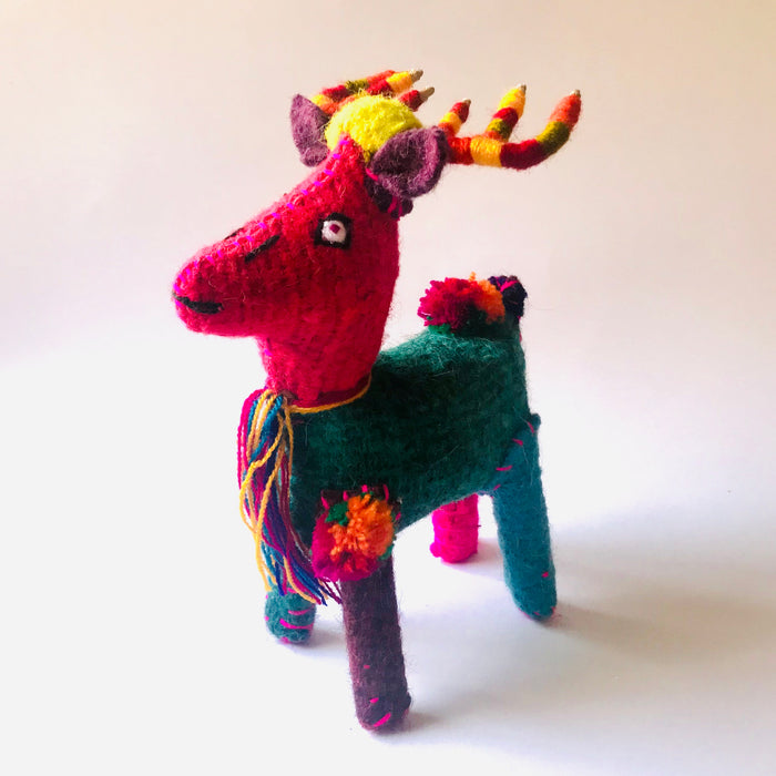 Mexico 1492 - Colorful, decorative deer made of wool by the imaginative artisans from Chiapas. Ideal dinner table, coffee table or mantel decoration for the holidays, for people looking for the original, artisanal pieces. Each deer is different and unique.