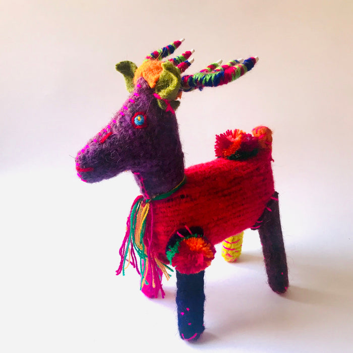 Mexico 1492 - Colorful, decorative deer made of wool by the imaginative artisans from Chiapas. Ideal dinner table, coffee table or mantel decoration for the holidays, for people looking for the original, artisanal pieces. Each deer is different and unique.