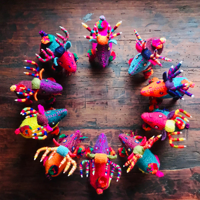 Mexico 1492 - Colorful, decorative deer made of wool by the imaginative artisans from Chiapas. Ideal dinner table, coffee table or mantel decoration for the holidays, for people looking for the original, artisanal pieces. Each deer is different and unique.