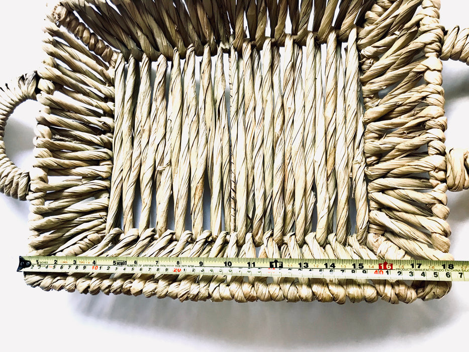 Mexico 1492 - stunning tray with handles made of chuspata fiber (bulrush) by skillful Michoacán artisans. The thick bulrush cords, woven around a metalic frame, offer a comfortable, rich, full texture of this beautiful, natural piece of craft.