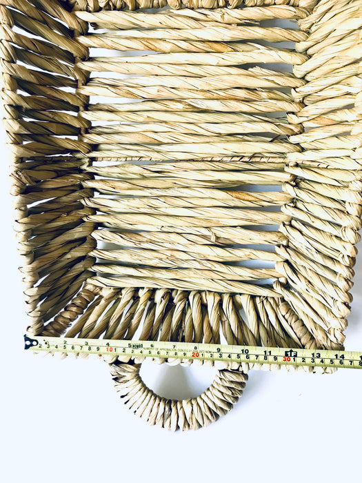 Mexico 1492 - stunning tray with handles made of chuspata fiber (bulrush) by skillful Michoacán artisans. The thick bulrush cords, woven around a metalic frame, offer a comfortable, rich, full texture of this beautiful, natural piece of craft.