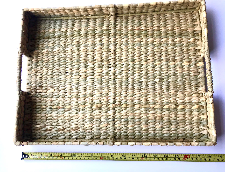 Mexico 1492: Woven skillfully by Michoacán artisans, using the chuspata (bulrush) fiber and the metallic frame that provides firmness. Ideal for a breakfast in bed or serving hot cup of coffee on a sofa in the afternoon, it brings an aroma and the feel of tropical plantations to any home around the world. Available in Large and Medium size.