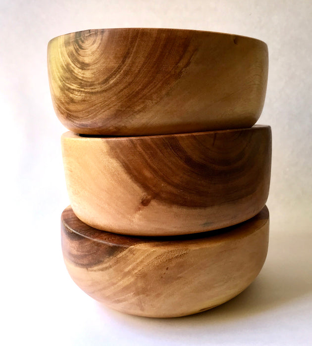Mexico 1492: These colorful, sturdy bowls are a fantastic option for salads, guacamole and any kind of sauces your imagination can fathom. Their rugged beauty will provide the best background for your creations. 