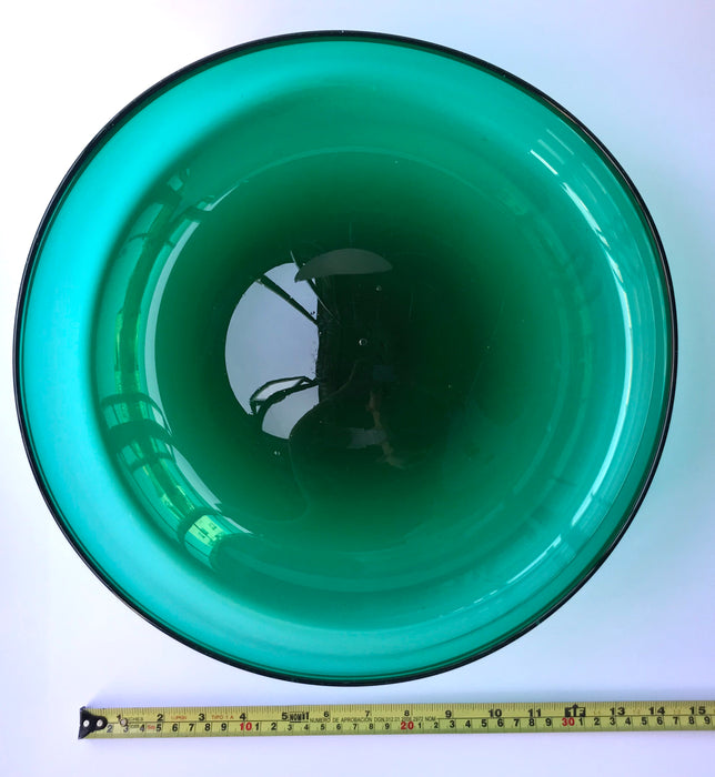 Mexico 1492: Extra generous in size, hand blown salad bowl, made by master blowers of Mexico. Comes in 6 vibrant colors, and a transparent version. Screems party and makes any salad the star course of the meal. Emerald Green. 