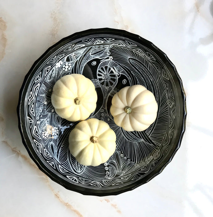 Mexico 1492: The talented young artisan Isabel from Guerrero created this amazing, large, black and white serving plate, hand painted with motifs of birds and greenery, and glazed. An eye-catcher, and a piece that brings the traditional folk art to the modern era in a seamless way. 