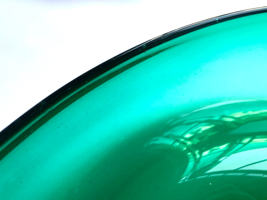 Mexico 1492: Extra generous in size, hand blown salad bowl, made by master blowers of Mexico. Comes in 6 vibrant colors, and a transparent version. Screams party and makes any salad the star course of the meal. Emerald green. 