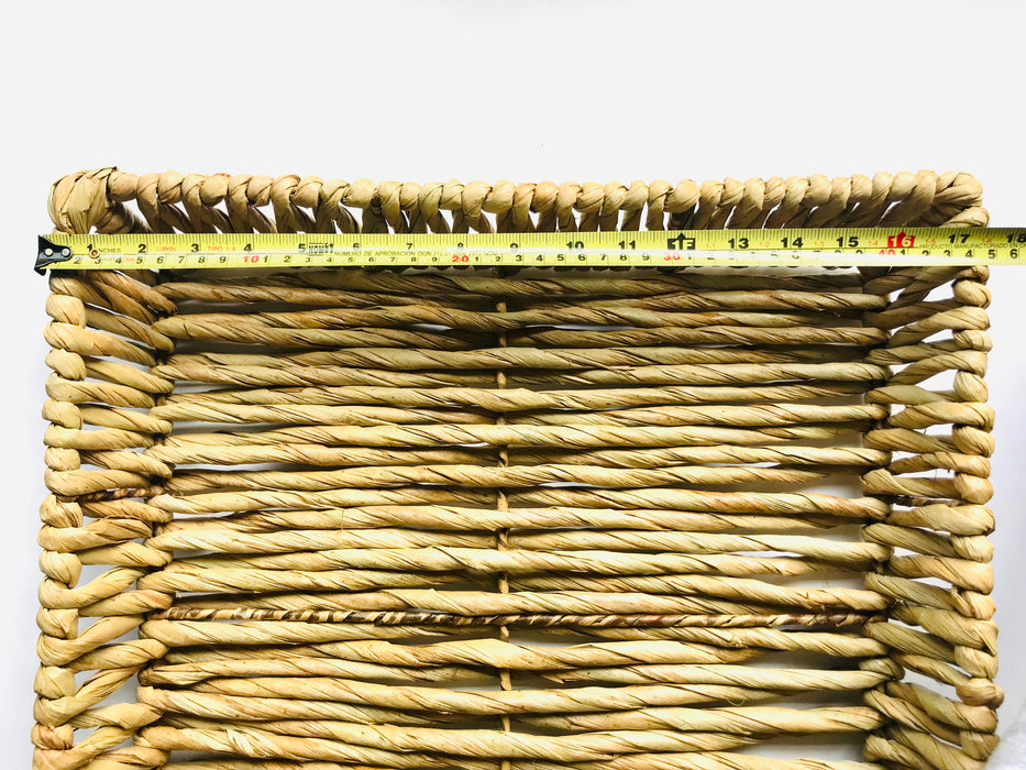 Mexico 1492 - A stunning tray made of chuspata fiber (bulrush) by skillful Michoacán artisans. The thick bulrush cords, woven around a metalic frame, offer a comfortable, rich, full texture of this beautiful, natural piece of craft.
