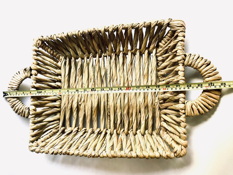 Mexico 1492 - stunning tray with handles made of chuspata fiber (bulrush) by skillful Michoacán artisans. The thick bulrush cords, woven around a metalic frame, offer a comfortable, rich, full texture of this beautiful, natural piece of craft.