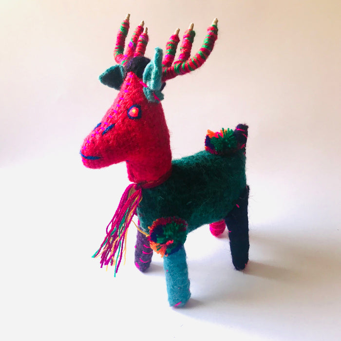 Mexico 1492 - Colorful, decorative deer made of wool by the imaginative artisans from Chiapas. Ideal dinner table, coffee table or mantel decoration for the holidays, for people looking for the original, artisanal pieces. Each deer is different and unique.