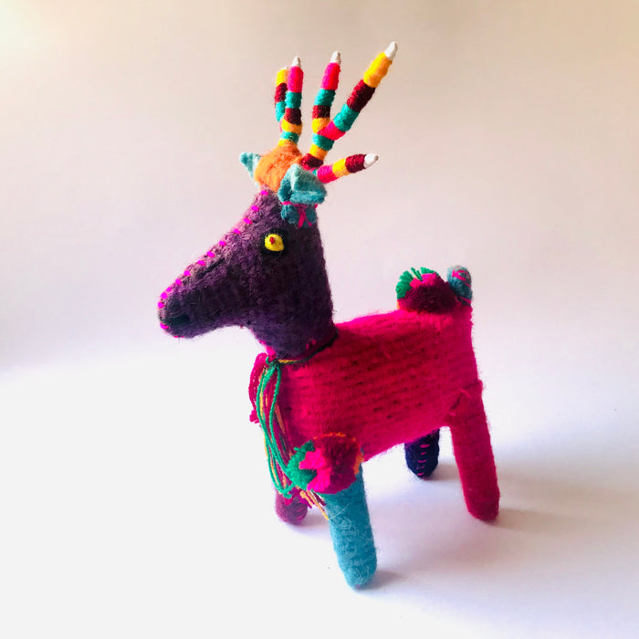 Mexico 1492 - Colorful, decorative deer made of wool by the imaginative artisans from Chiapas. Ideal dinner table, coffee table or mantel decoration for the holidays, for people looking for the original, artisanal pieces. Each deer is different and unique.