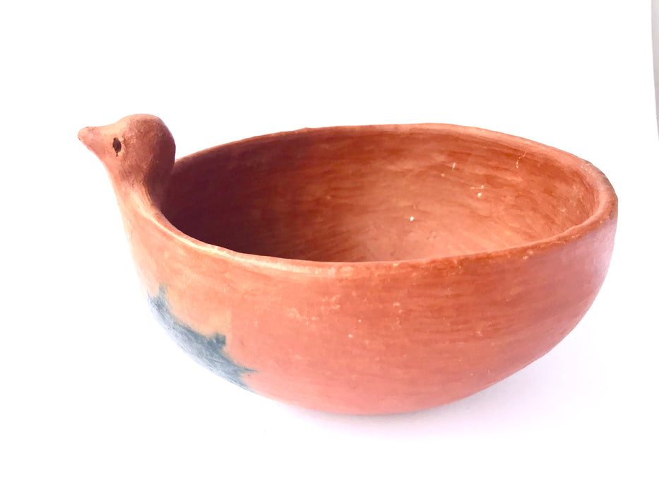 Mexico 1492: Salad bowl with a bird head, made out of rough San Marcos red clay. Handmade by Valentina, with a lot of love and special care. The most of San Marcos pottery is made by women, and it represents an important source of their own income.   Lead free, unglazed. Thanks to the amazing, random pattern of the flame marks, no two pieces are the same. 