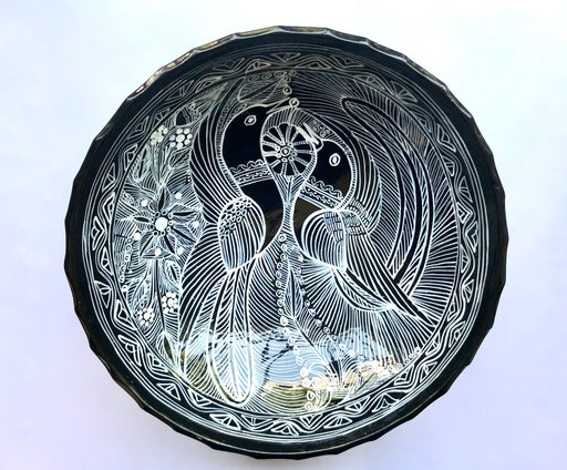 Mexico 1492: The talented young artisan Isabel from Guerrero created this amazing, large, black and white serving plate, hand painted with motifs of birds and greenery, and glazed. An eye-catcher, and a piece that brings the traditional folk art to the modern era in a seamless way. 