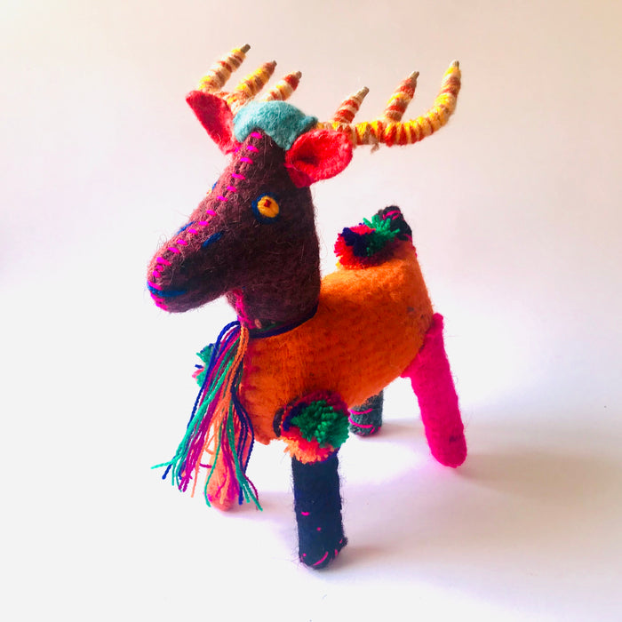 Mexico 1492 - Colorful, decorative deer made of wool by the imaginative artisans from Chiapas. Ideal dinner table, coffee table or mantel decoration for the holidays, for people looking for the original, artisanal pieces. Each deer is different and unique.