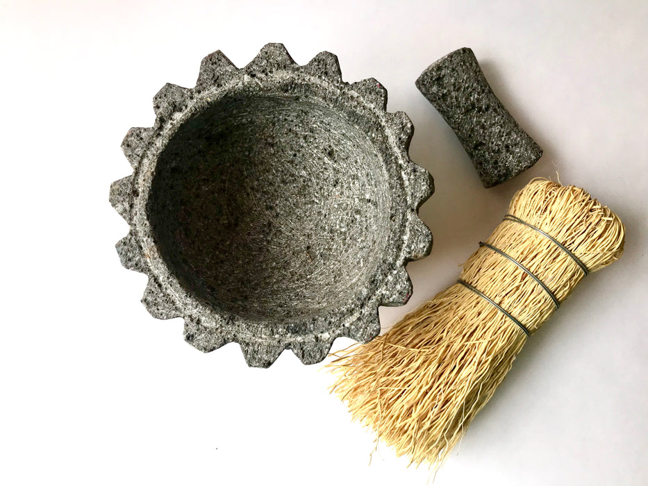 Mexico 1492: Wheel shaped, traditional Mexican molcajete, small sized. Ideal for salsas and guacamole.