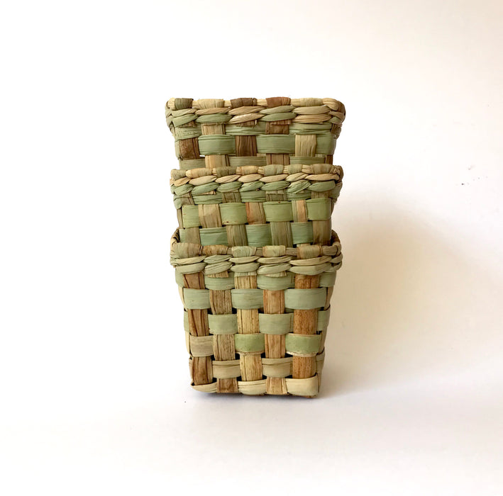 Mexico 1492 - set of 3 small, palm leaf baskets, ideal for keeping garlic, herbs, dry chili peppers, or serve individual portions of tortilla chips. Hand made. 