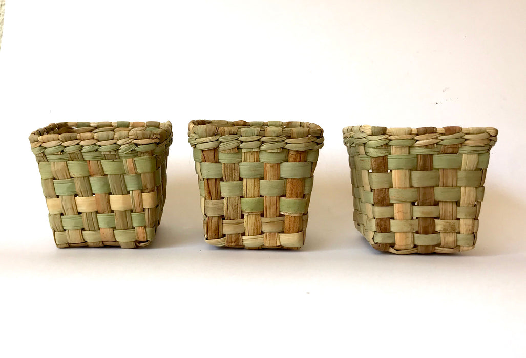 Mexico 1492 - set of 3 small, palm leaf baskets, ideal for keeping garlic, herbs, dry chili peppers, or serve individual portions of tortilla chips. Hand made. 