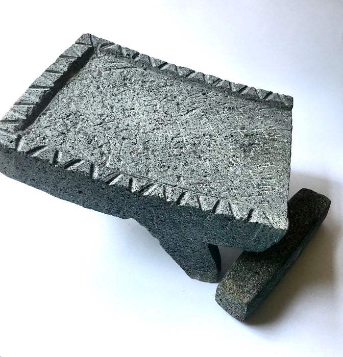 Mexico 1492: Traditional Mexican metate, medium sized. Ideal for grinding cocoa, corn or coffee.